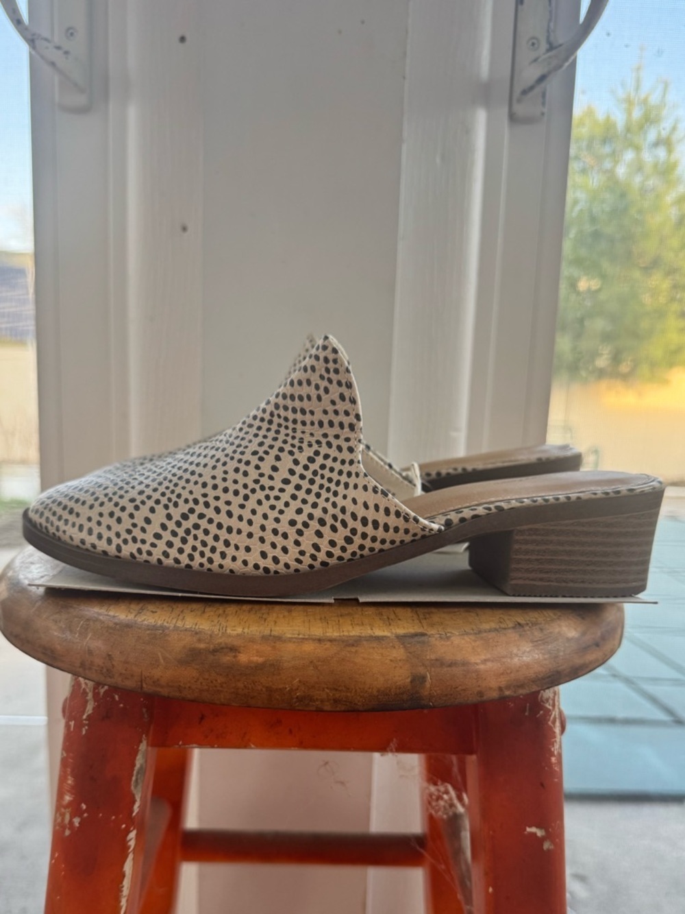 Time and Tru Women's Memory Foam Polka Dot Mules Size 9.5 low block 1.5 Inches - Picture 3 of 8